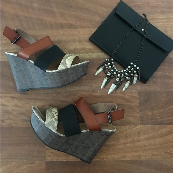 Mossimo Supply Co. Shoes - Mossimo Wedge Sandals 👡💕